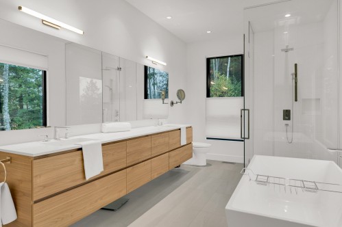 Salle de bains attenante à la CCP - 2551Z Ch. De L'Étang, Sainte-Adèle, QC 