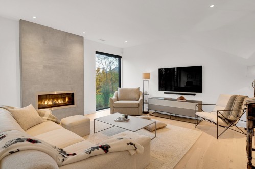 Salle familiale - 2551Z Ch. De L'Étang, Sainte-Adèle, QC 
