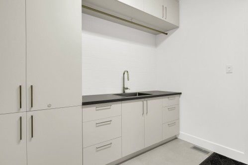 Salle de lavage - 2551Z Ch. De L'Étang, Sainte-Adèle, QC 