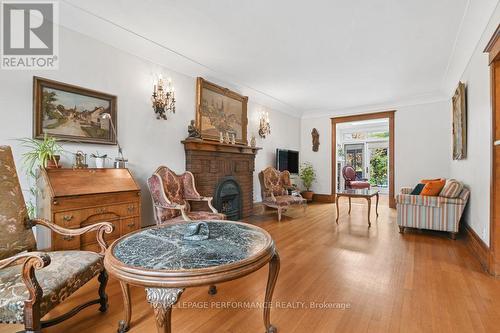 16 Renfrew Avenue, Ottawa, ON 