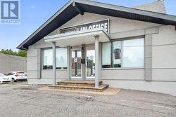 1901 BANK STREET  Ottawa, ON K1V 8A1