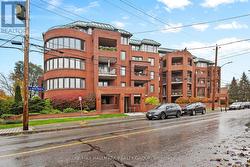 211 - 959 NORTH RIVER ROAD  Ottawa, ON K1K 3V3