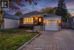 582 SOUTH SERVICE ROAD  Mississauga, ON L5G 2S6