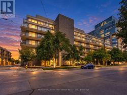 505 - 8 FIELDWAY ROAD Toronto, ON M8Z 3L1