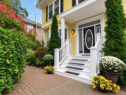602 Francklyn Street  Halifax, NS B3H 3B4