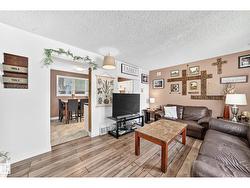 64 HABITAT CR NW  Edmonton, AB T5A 2X7