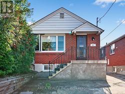 867 GLENCAIRN AVENUE Toronto, ON M6B 2A4