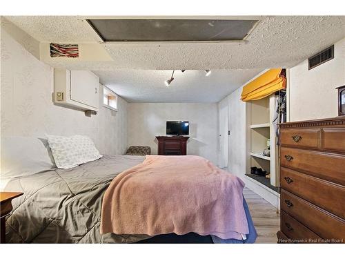 22 Bailey Ave, Fredericton, NB 