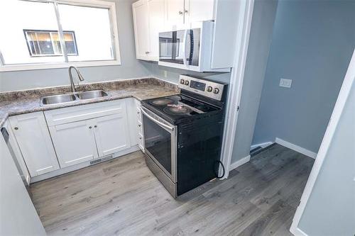 26 Agincourt Rd, Winnipeg, MB 