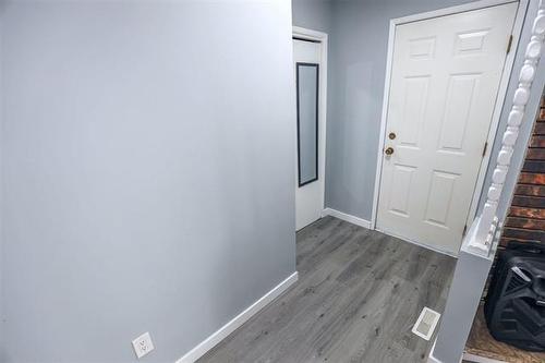 26 Agincourt Rd, Winnipeg, MB 