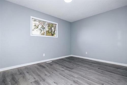 26 Agincourt Rd, Winnipeg, MB 