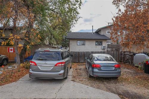 26 Agincourt Rd, Winnipeg, MB 