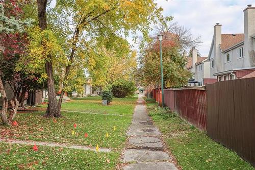 26 Agincourt Rd, Winnipeg, MB 