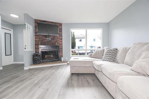 26 Agincourt Rd, Winnipeg, MB 