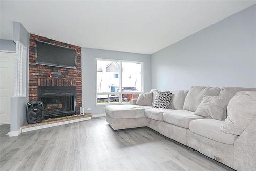 26 Agincourt Rd, Winnipeg, MB 