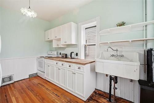 153 Burrows Ave, Winnipeg, MB 
