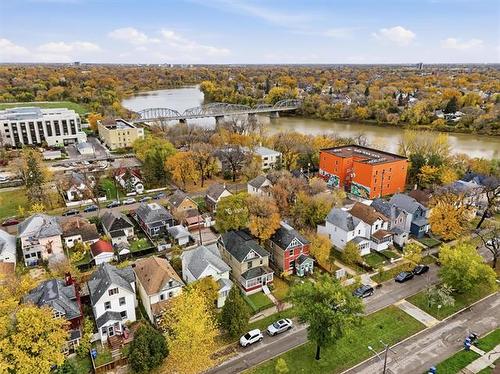 153 Burrows Ave, Winnipeg, MB 