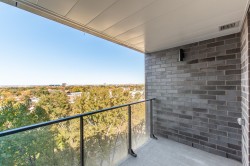 706A-121 Ch. Bates Mont-Royal, QC H2V 0E2