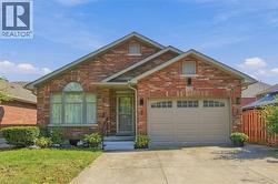 102 COVE Crescent  Stoney Creek, ON L8E 5A1