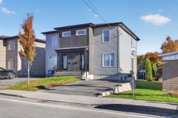 1093Z Av. de la Montagne E.  Québec (La Haute-Saint-Charles), QC G3K 1S7