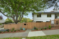 2207 Victor St Victoria, BC V8R 4C6