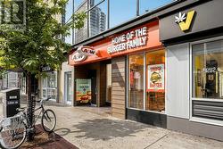 500 BLOOR STREET W Toronto, ON M5S 1Y3