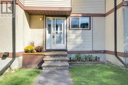 61 - 1582 FEATHER LANE  Ottawa, ON K1T 1V4