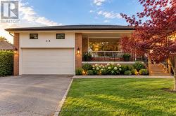 28 BLUEHAVEN CRESCENT Toronto, ON M9M 1W5