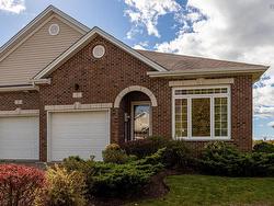 5 Cloverfield Court  Dartmouth, NS B2W 0E6