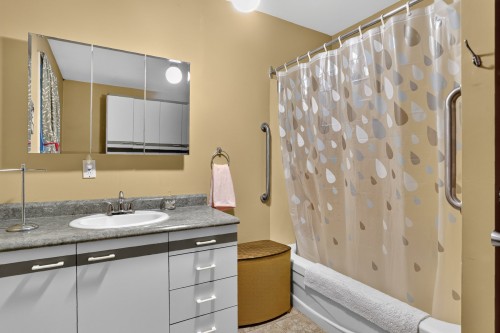 Bathroom - 330 6E Rang, Saint-Étienne-Des-Grès, QC 