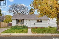706 S AVENUE N  Saskatoon, SK S7L 3A3