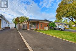 34 FIELDING CRESCENT  Hamilton, ON L8V 2P5