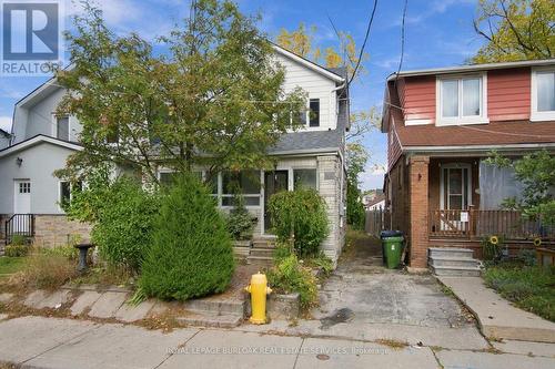 52 CRAYDON AVENUE  Toronto, ON M6M 2C7
