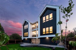 #4-1434 Brooke St Victoria, BC V8S 1M3