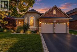 172 VALMONT Court  Ancaster, ON L9G 5A1