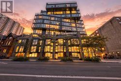 TH27 - 15 BEVERLEY STREET Toronto, ON M5T 0B3