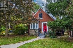 23 FORSYTH AVENUE S  Hamilton, ON L8S 2A4