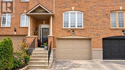 8 EDGEMONT COURT  Richmond Hill, ON L4S 2H8