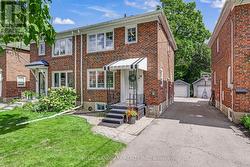 39 BRENTCLIFFE ROAD  Toronto, ON M4G 3Y4