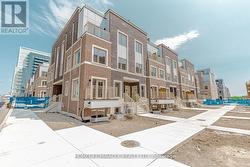 5 - 11 HONEYCRISP CRESCENT  Vaughan, ON L4K 0N6