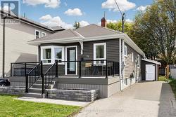 76 ARLINGTON AVENUE  Oshawa, ON L1G 2N6