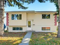 215 Rundlecairn Road NE  Calgary, AB T1Y 2X8