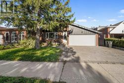 21 CLEETHORPES BOULEVARD  Toronto, ON M1S 2S7