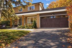 1005 FREDONIA DRIVE  Mississauga, ON L5C 2W5