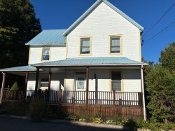 294 Rue St-Louis Brownsburg-Chatham, QC J8G 2W9