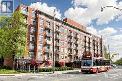 417 - 2495 DUNDAS STREET W Toronto, ON M6P 1X4
