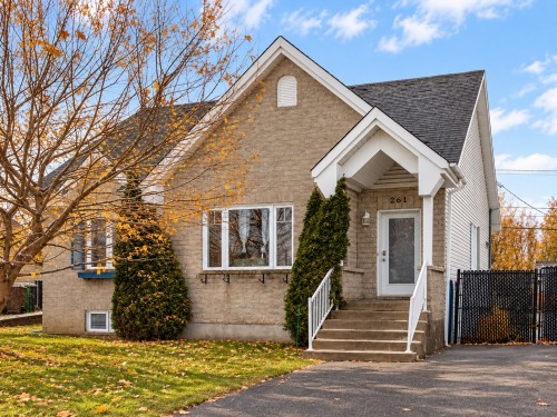 261 Rue Julien-Beaudriau  Saint-Jean-Sur-Richelieu, QC J2X 5W5