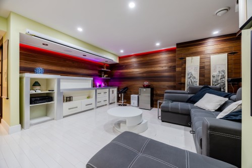 Salle familiale - 6885 Rue Corelli, Brossard, QC 