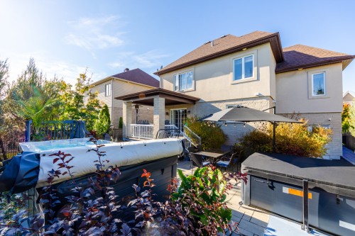 Cour - 6885 Rue Corelli, Brossard, QC 
