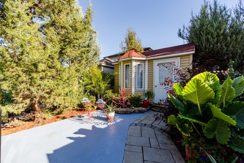 Cour - 6885 Rue Corelli, Brossard, QC 